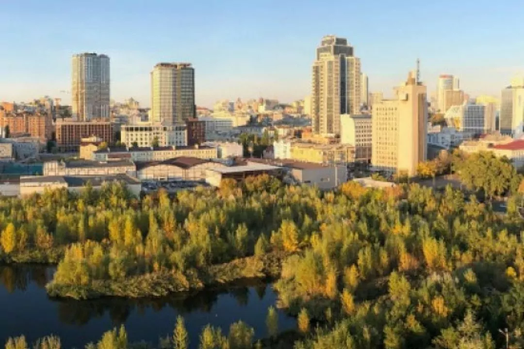 Кияни просять перетворити занедбану ділянку на Антоновича на парк &mdash; петиція