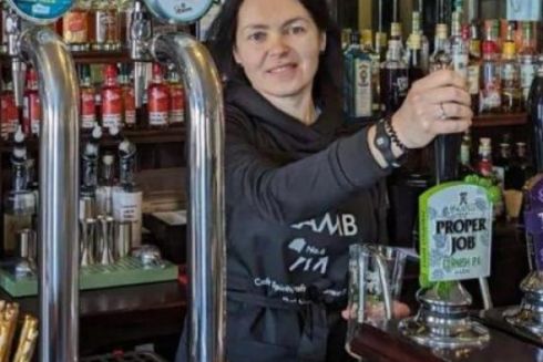 Біженка з України перезапустила один із найстаріших пабів у Вельсі