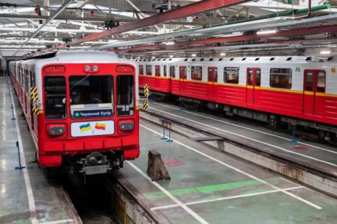 У київському метро почав курсувати ще один потяг із Варшави