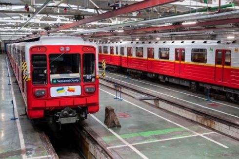 У київському метро почав курсувати ще один потяг із Варшави