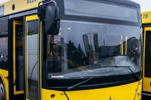 У Києві відновлює роботу автобус від Львівської площі до залізничного вокзалу