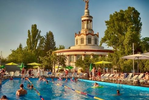 На ВДНГ відкривають басейн просто неба &ldquo;Пірс 39&rdquo;