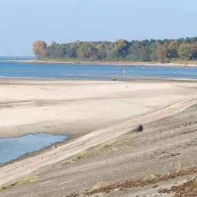 Київське водосховище різко обміліло: рівень води знизився на півтора-два метри