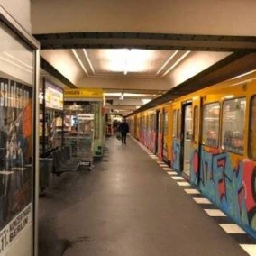 В берлинском метро повесили плакаты с видами городов Украины