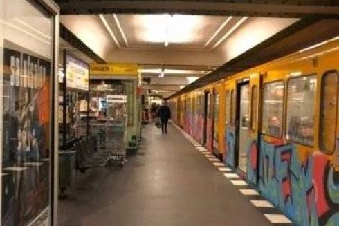 В берлинском метро повесили плакаты с видами городов Украины