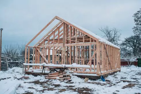 Три зруйновані села Київщини забудують каркасними будинками: це ініціатива активістів Рейтарської