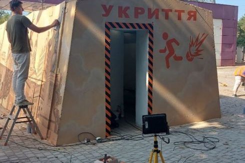 Фото. В Харькове установили первую остановку-укрытие