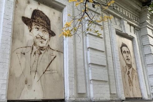 На усадьбе Барбана установили портреты посещавших ее выдающихся деятелей