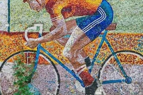 Во Львове уничтожили еще одно мозаичное панно