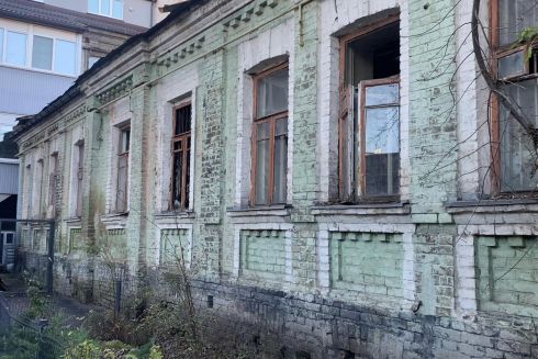 На Подолі активісти закрили розбиті вікна у флігелі садиби Дудмана