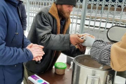 На вулицях Києва почав працювати соціальний патруль для допомоги бездомним