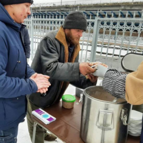 На улицах Киева начал работать социальный патруль для помощи бездомным