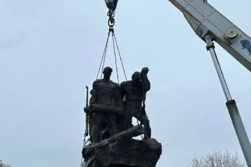 В Киеве демонтирован памятник экипажу бронепоезда «Таращанец»