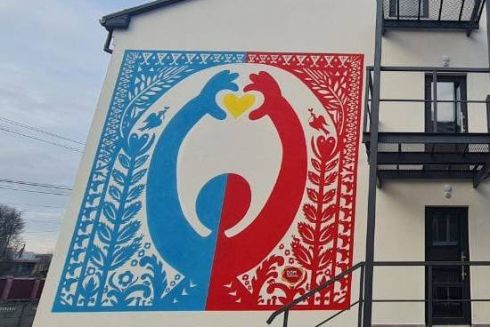 На гуртожитку для переселенців на Київщині з&rsquo;явився мурал