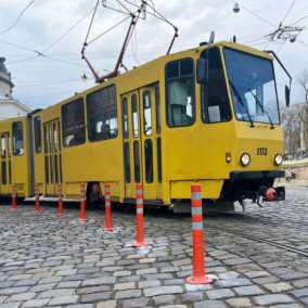 У центрі Львова трамвайні колії обгородили делінеаторами