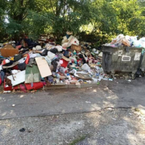 На Солом’янці прибрали стихійне сміттєзвалище: фото
