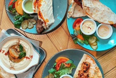 На Подоле открылся ресторан с кебабами «Итальянец из Бейрута»