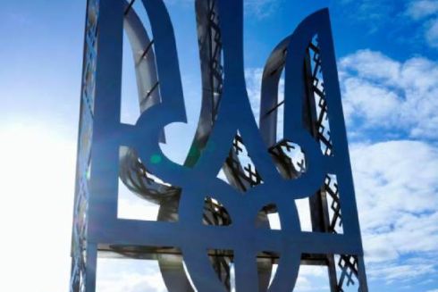 На Київщині встановили 5-ти метровий тризуб за ініціативи Залужного