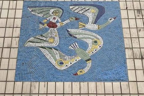 Вікна на місці мозаїк: у Києві школа планує знищити культурну спадщину