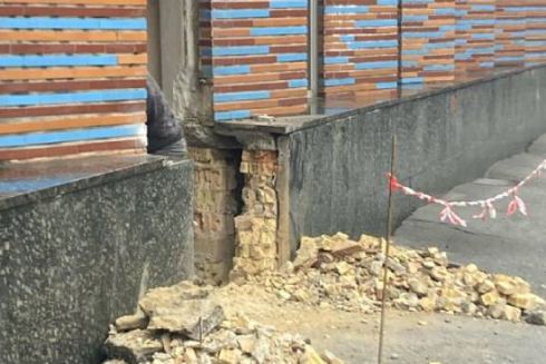 У київському Будинку художника пробили новий вхід і встановили пластикові двері: фото