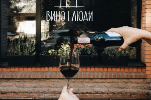 На Печерске открылось городское кафе от совладелицы Under Wonder и Виолы Ким