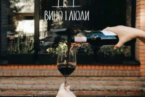 На Печерську відкрилося міське кафе від співвласниці Under Wonder і Віоли Кім