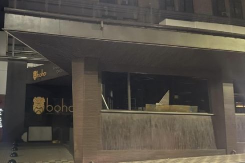 Літній майданчик ресторану Boho, який займав увесь тротуар, почали демонтувати