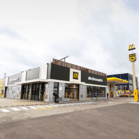 Під Києвом відкрили McDonald's із сонячними панелями