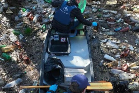 У затоці Дніпра під Києвом організували толоку на каяках: зібрали 40 кубів сміття