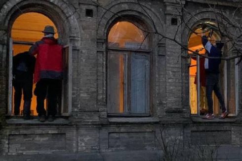 Активісти відновили історичну садибу на Татарці, що постраждала від “прильоту” російської ракети