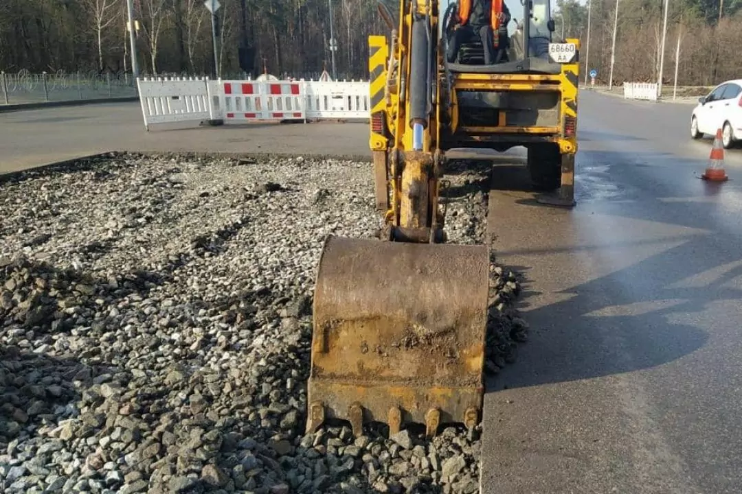 Біля "Червоного хутора" почали облаштовувати наземний перехід: де ще вони з'являться цього року