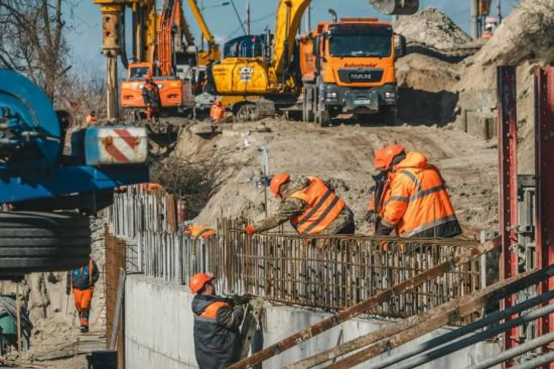 У Києві триває будівництво другої черги Подільсько-Воскресенського мосту: фото