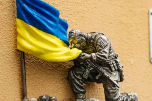 У Києві відкрили мініскульптуру &ldquo;Герої&rdquo;, присвячену українським воїнам