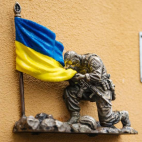 У Києві відкрили мініскульптуру “Герої”, присвячену українським воїнам