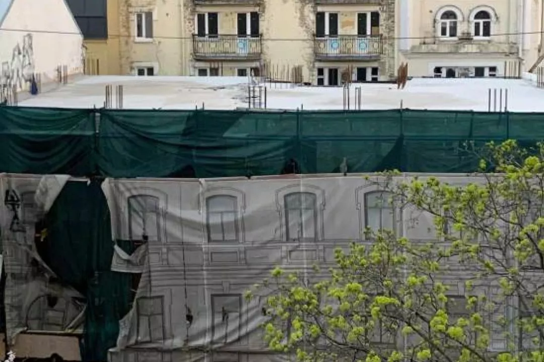 Петиція із закликом зняти рекламні банери з фасадів історичних будівель Києва набрала голоси