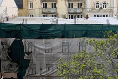 Петиція із закликом зняти рекламні банери з фасадів історичних будівель Києва набрала голоси