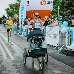 Українка підкорила рекорд Гіннеса у бігу з візочком на 10 км