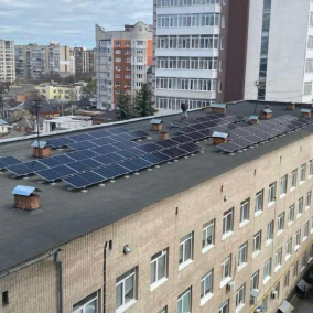 У Хмельницькому лікарня вперше почала продавати електроенергію від сонячних панелей