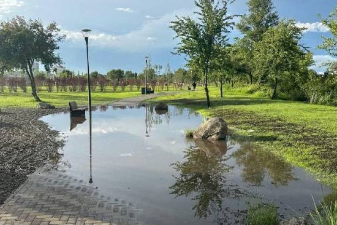 У Києві затопило щойно відкритий Оболонський острів: фото