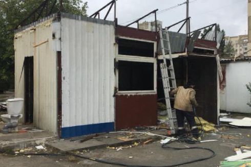 На Троєщині демонтували МАФи з алкоголем