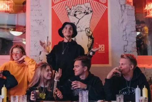 На Льва Толстого відкривається заклад з шаурмою і коктейлями