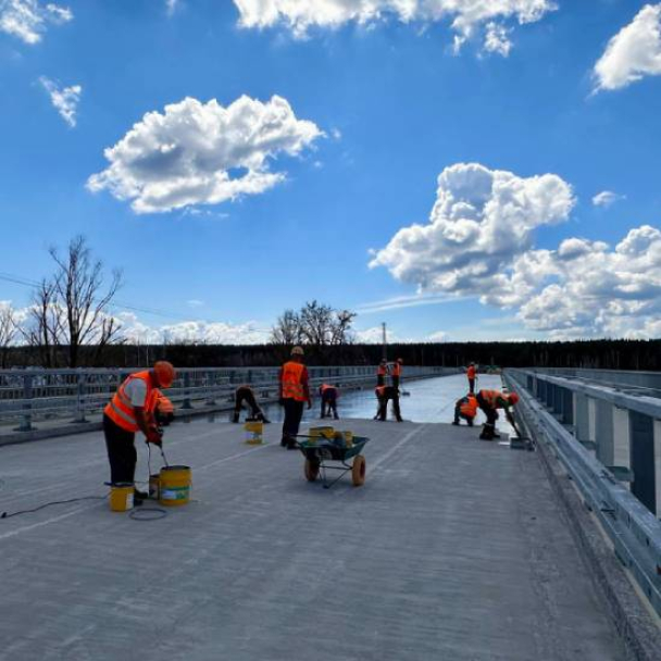 На Київщині відновлюють пошкоджений міст через річку Ірпінь: коли відкриють рух