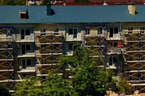 На Київщині відновлюють п&rsquo;ятиповерхівку, яка постраждала від атаки рф: фото