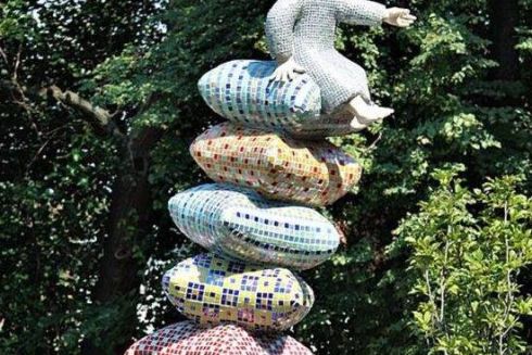 Петиція про повернення скульптури “Дівчина на подушках” на Пейзажну алею набрала голоси