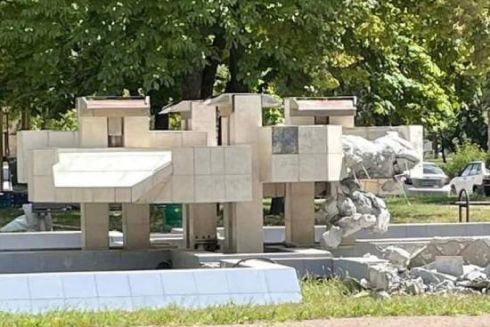 У Дарницькому районі демонтують модерністський фонтан
