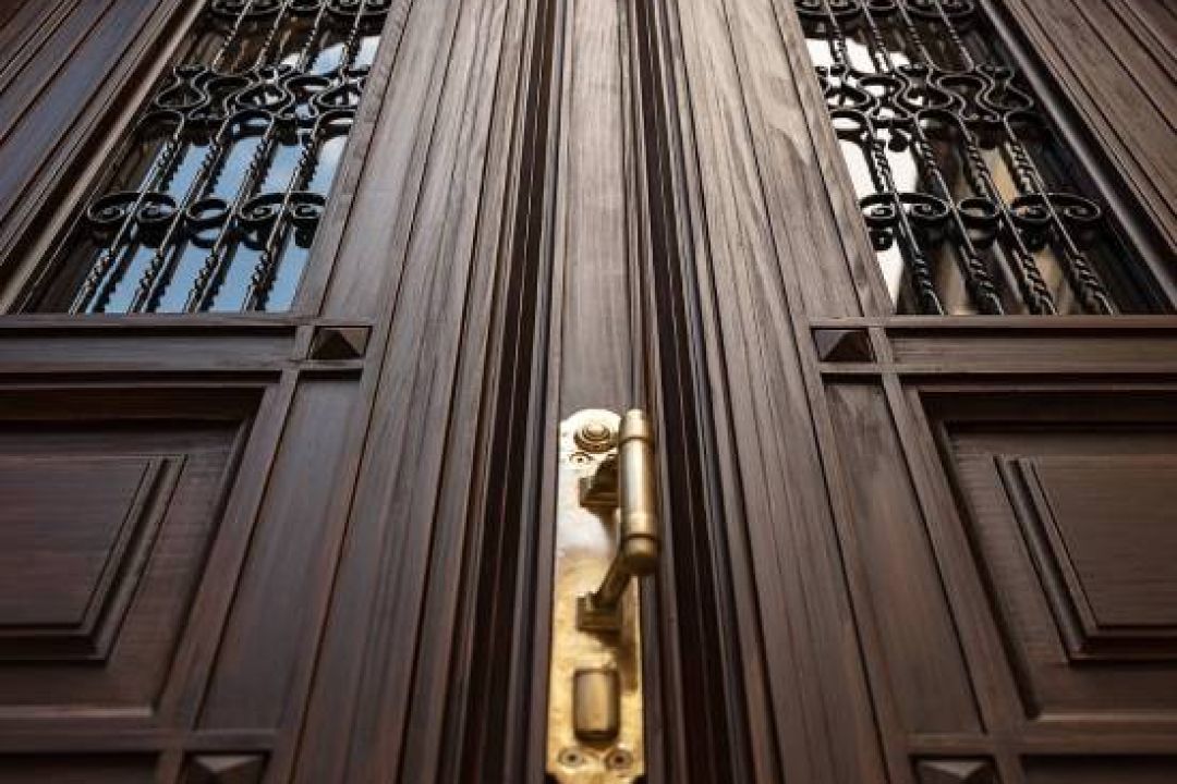 Дивіться, як в Одесі відреставрували старовинні двері кінця XIX століття: фото