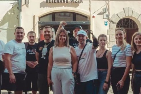 Ветеран, який втратив на фронті обидві руки, відкриє кав'ярню у центрі Львова