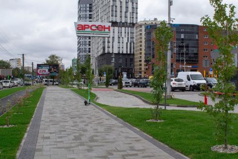 У Львові облаштували простір перед ТРЦ, який згодом перетворять у пішохідний бульвар: фото