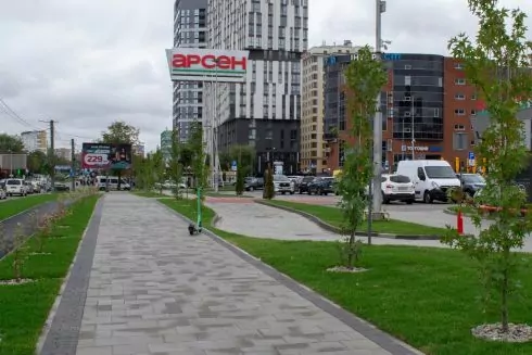 У Львові облаштували простір перед ТРЦ, який згодом перетворять у пішохідний бульвар: фото