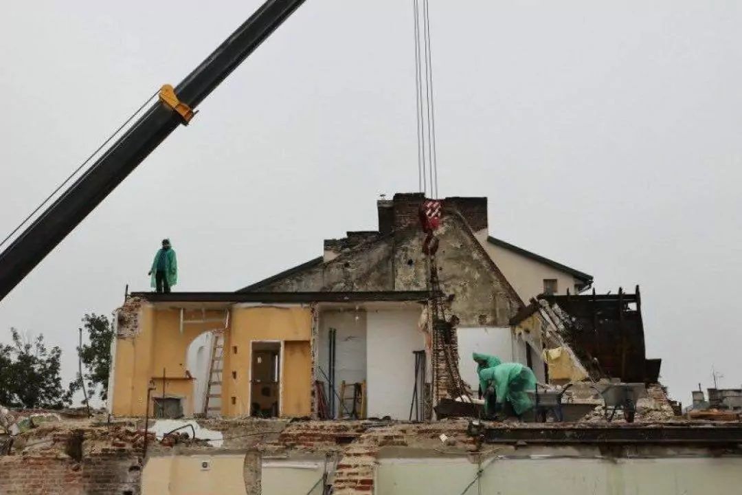 Як у Львові відновлюють будинки після обстрілу у вересні: фото